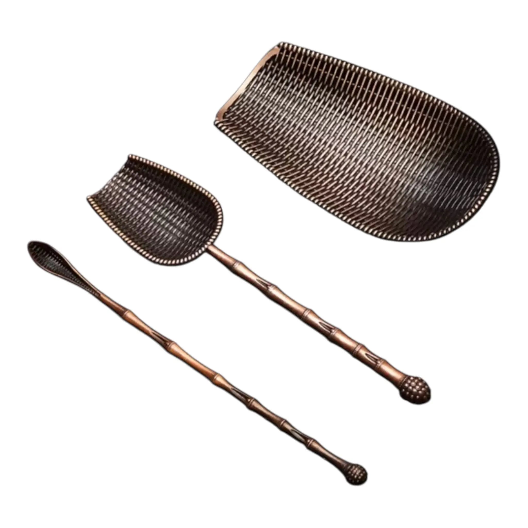 Un set élégant pour doser et manipuler facilement les plantes en vrac. Finition couleur cuivre, raffinée et pratique au quotidien.